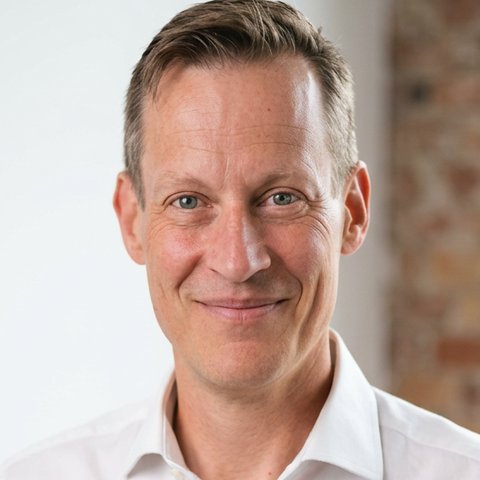 Porträt von Ian Holton